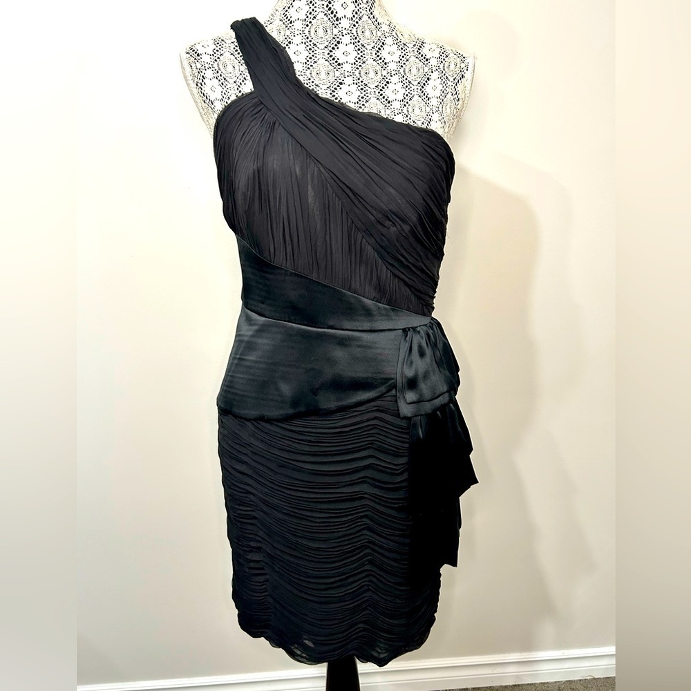 Laundry by Shelli Segal LBD mini formal with gorgeous pleat and sash details